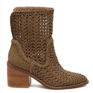 NEW KELSI DAGGER women's emery crochet boots in armadillo